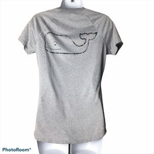 VINEYARD Vines Performance Tee in Gray